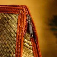 Сумка плетёная на молнии из пандана 30х10х35 см, светло-коричневый