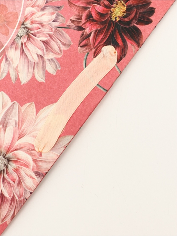 Пакет подарочный вертикальный "Самой прекрасной", 26 &times; 32 &times; 12 см