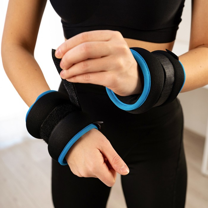 Утяжелители неопреновые ONLYTOP, 2 шт. х 0,5 кг, цвет чёрный/голубой