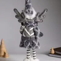 Кукла интерьерная "Лосиха в сером наряде, с лыжами" 14х12х45 см