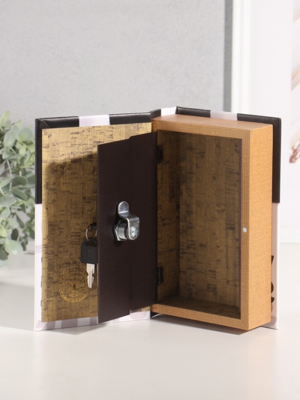 Сейф-книга дерево кожзам "Чёрная туфелька" 21х13х5 см