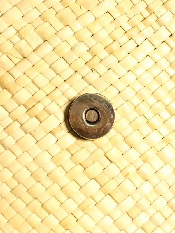 Сумка плетёная на застёжке из пандана 41х16х50 см, бежево-чёрный