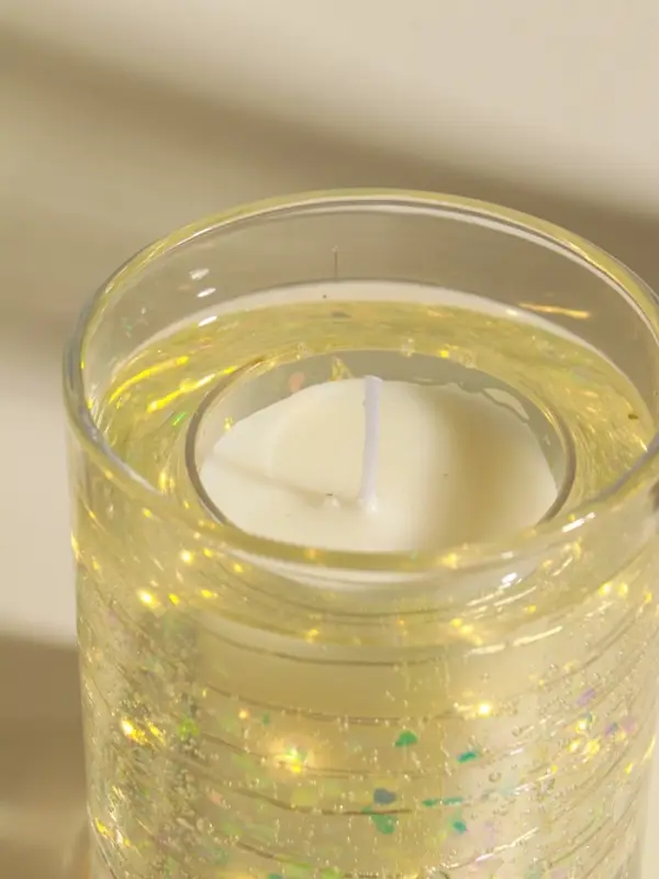 Свеча интерьерная в стакане с LED-подсветкой "Перламутровые сердечки" 8х8х9 см