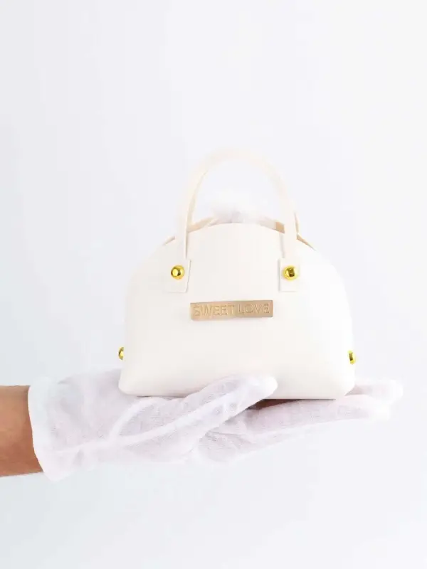 Кожанная подарочная сумочка 14 х 6,5 х 12,8 см белая