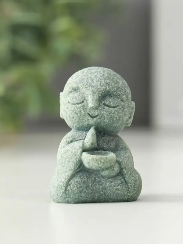 Сувенир песчаник "Маленький монах с чётками - священные писания" 3,3х4х7 см