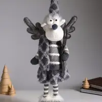 Кукла интерьерная "Лосиха в сером наряде, с лыжами" 14х12х45 см