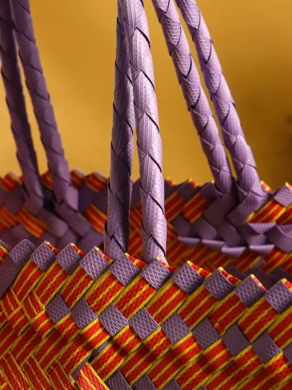 Сумка плетёная, 30&times;15&times;45 см, пластик, сиренево-жёлтая