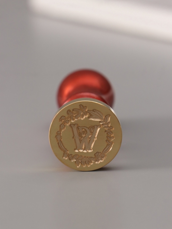 Печать для сургуча с пластиковой ручкой "Венок с буквой W" 2,5х2,5х6,3 см