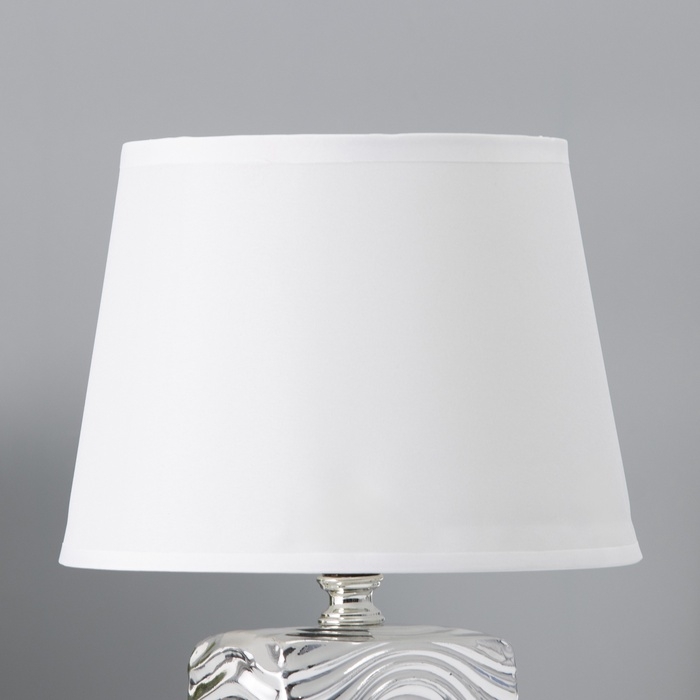 Настольная лампа с абажуром RISALUX &laquo;Авейро&raquo;, Е14, 40 Вт, хром, 18&times;18&times;28 см