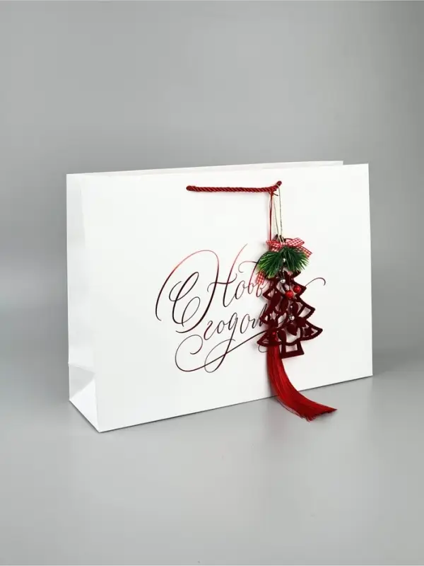Пакет подарочный &laquo;Новогодний&raquo;, с бубенчиками и кисточкой, 40 &times; 31 &times; 11 см