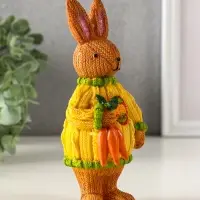 Сувенир полистоун "Заяц в вязанном свитере с охапкой моркови" 6,5х6,5х15,5 см