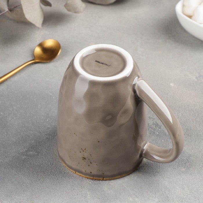 Кружка фарфоровая Magistro &laquo;Церера&raquo;, 400 мл, цвет коричневый