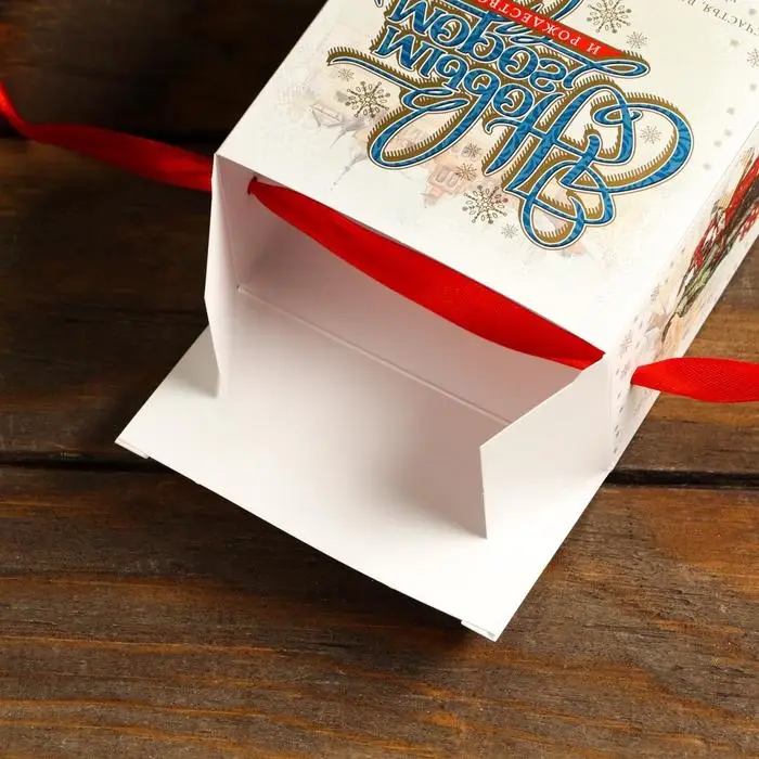 Подарочная коробка &laquo;Новогодний комплимент&raquo;, 11&times;6&times;11 см