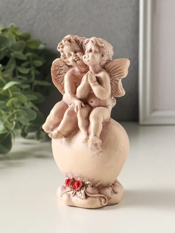Статуэтка "Ангелочки на сердце" высота 15 см,  эффект состаривания, слоновая кость