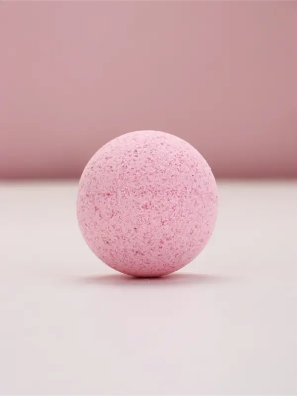 Бомбочка для ванны &laquo;Моменты нежности&raquo;, аромат розы, 120 г, Чистое счастье