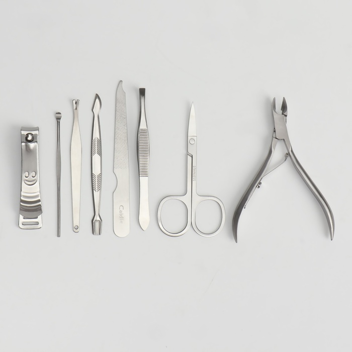 Набор маникюрный &laquo;Рептилия&raquo;, 8 предметов, в футляре, цвет красный