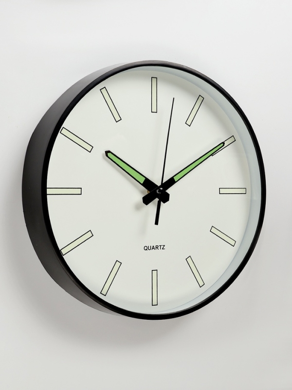 Часы настенные интерьерные &laquo;Классика&raquo;, плавный ход, светящиеся, d-25 см