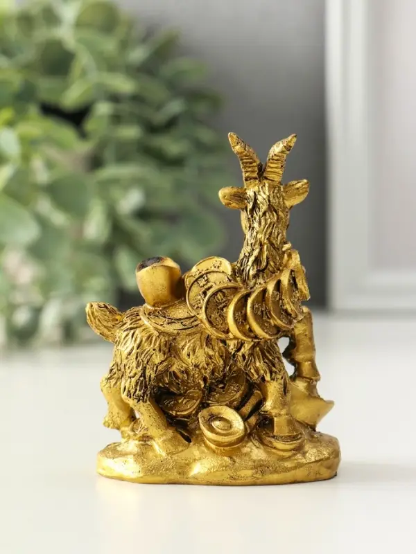 Нэцкэ полистоун "Козёл с китайскими монетами и золотыми слитками" бронза 4,2х7х9,4 см