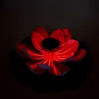 Садовый светильник для водоемов 28 х 28 х 9  см на солнечной бат-е "Лотос" бел N011