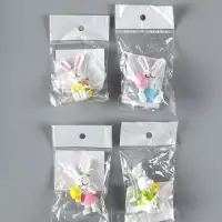 Сувенир полистоун "Белый зайка с яйцом/букетом" МИКС 2,2х3х4,2 см