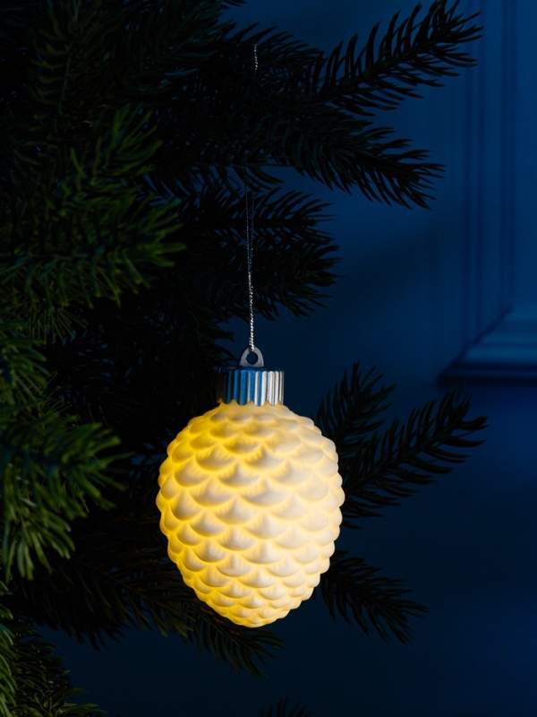 Елочный шар "Шишка" 6.5х6.5х8 см, 1 LED, LR44x3(в компл.), свечение тёплое белое