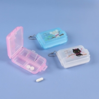 Таблетница с цепочкой, 9,5 &times; 6,5 &times; 3 см, 7 секций, цвет МИКС