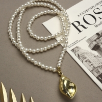 Портупея жемчужная с кулоном &laquo;Ракушка&raquo;, 129 см, белая в золоте