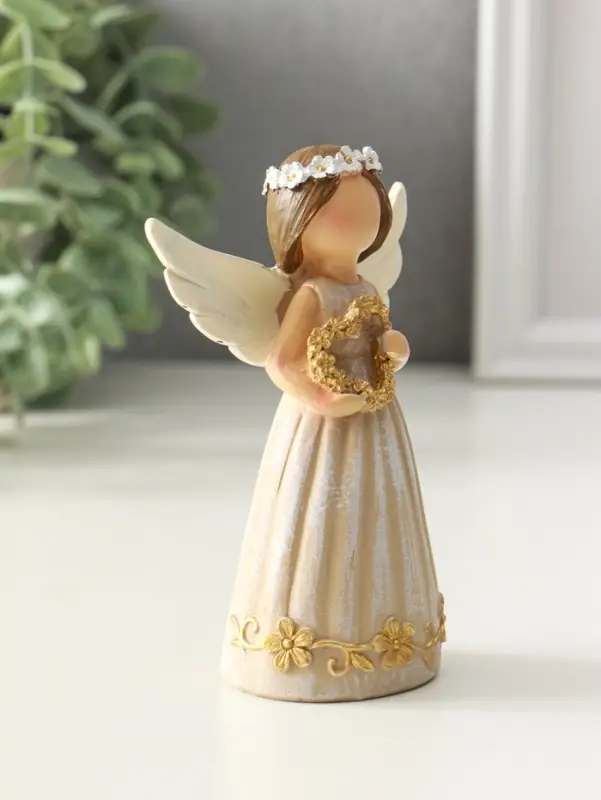 Сувенир полистоун "Девочка-ангел с венком-сердце" 4,5х8х12 см