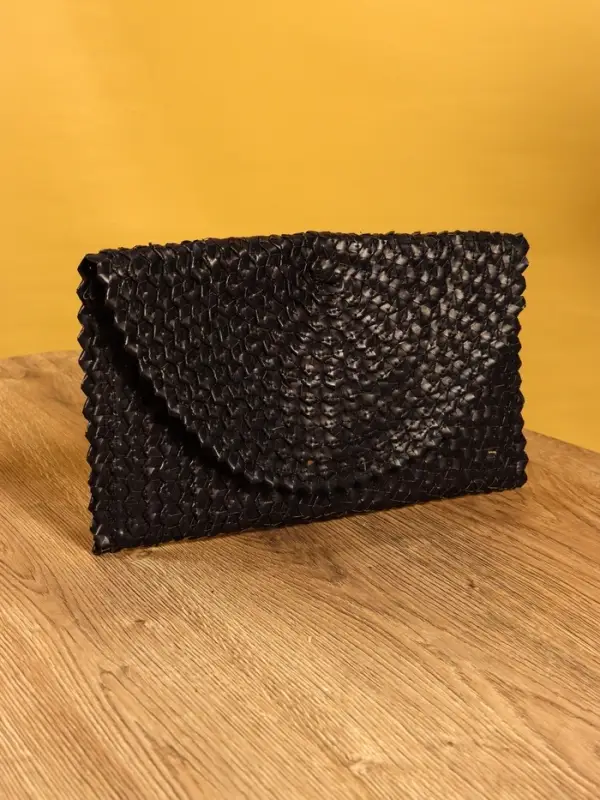 Сумка клатч плетёная из пальмового листа, 28&times;16&times;2 см, чёрная