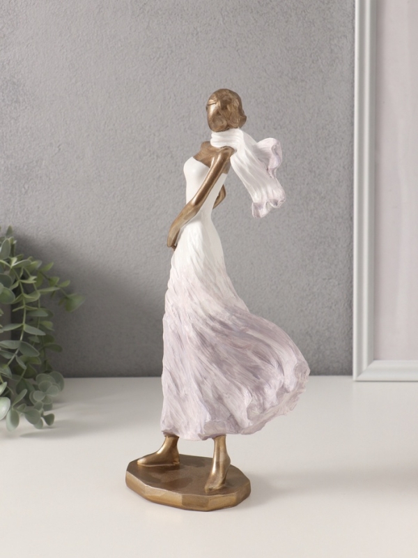 Сувенир полистоун "Девушка в платье с шарфом. Ветер" 16х9,5х33 см
