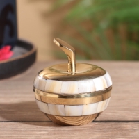 Шкатулка "Яблоко золотое" латунь с перламутром 6х6х6,5 см