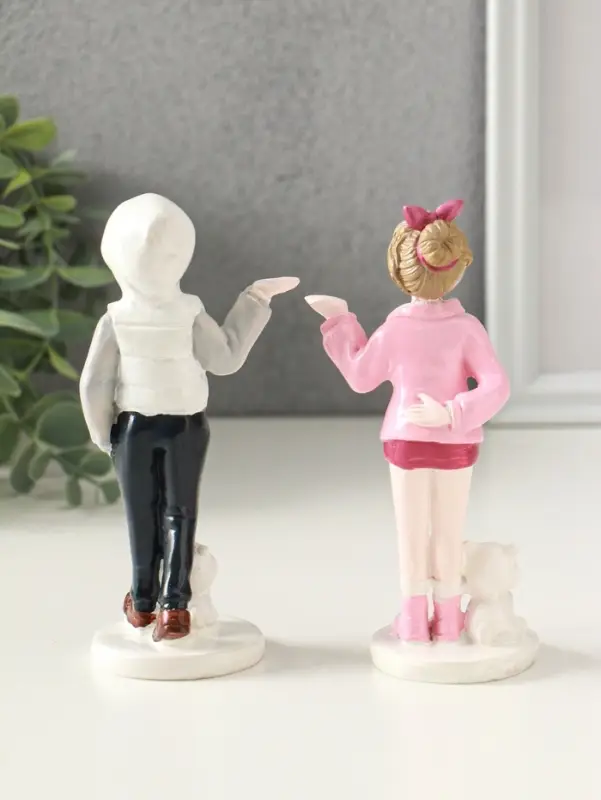 Сувенир полистоун "Подростки с мишками" набор 2 шт 5,2х6,5х14,5 см