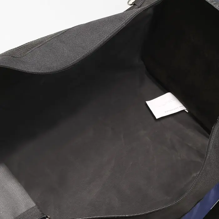 Сумка дорожная на молнии, 3 наружных кармана, длинный ремень, цвет чёрный/синий