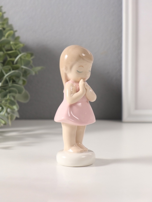 Сувенир керамика "Малышка скромница в розовом платьице" 4х5х12 см