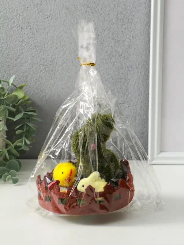 Сувенир пасхальный "Зайчик с цыплятами на лужайке с забором" 12,5х12,5х10,5 см