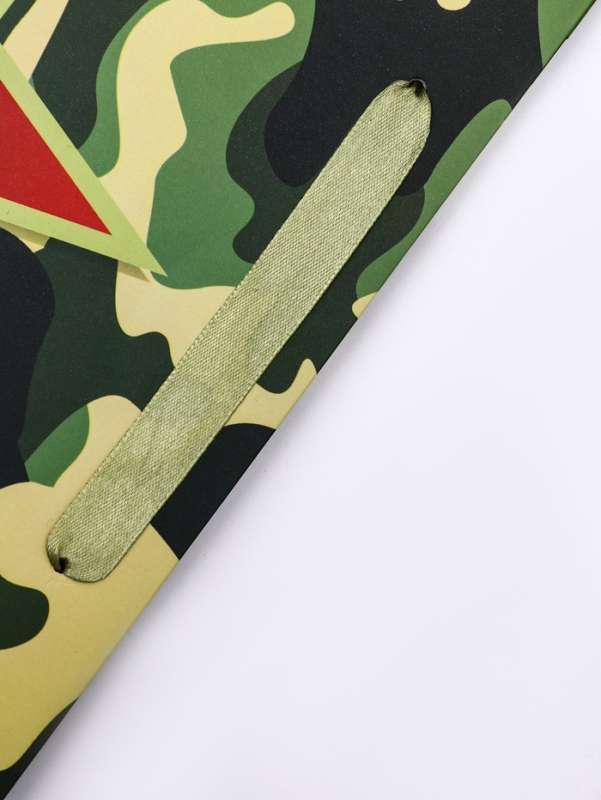 Пакет подарочный вертикальный &laquo;С Днём защитника Отечества! &raquo;, L 31 &times; 40 &times; 12 см