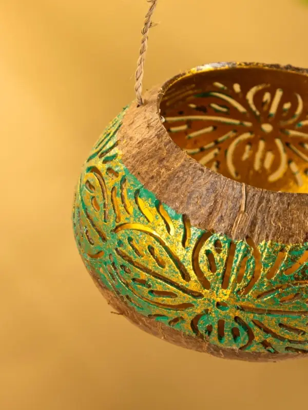 Подсвечник подвесной из кокоса, 9-12 см, зелёно-золотой