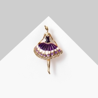 Брошь &laquo;Балерина&raquo;, цвет фиолетовый в золоте