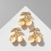 Брошь &laquo;Вишенки&raquo; наливные, цвет белый в жёлтом золоте (неделимая фасовка 12 шт., цена за шт.)