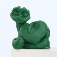 Новогодняя свеча интерьерная &laquo;Новый год: Змейка милашка&raquo;, зелёная, 69 х 61 х 36