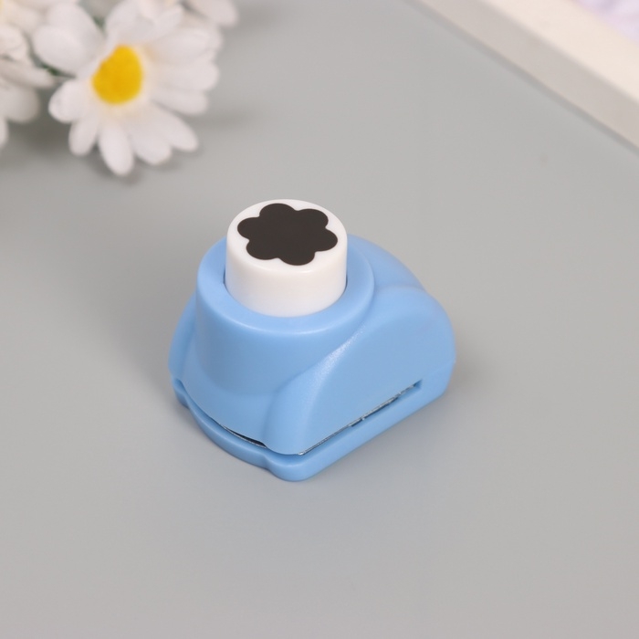 Дырокол фигурный "Цветок" диаметр рисунка 1,5 см МИКС 4х3,5х3 см