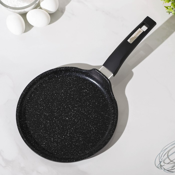 Сковорода блинная &laquo;Гранит Black&raquo;, d=22 см, пластиковая ручка, антипригарное покрытие, цвет чёрный