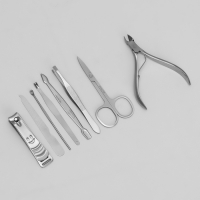 Набор маникюрный &laquo;Рептилия&raquo;, 8 предметов, в футляре, цвет красный