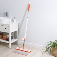 Швабра с отжимом, водосгоном и щёткой Raccoon, 2 насадки из микрофибры 50&times;11 см, стальная ручка 141 см