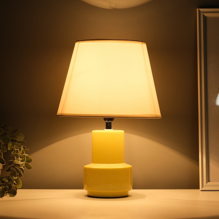 Лампа настольная "Теория" 1х40Вт Е14 бежевый 22,2х22,2х33см