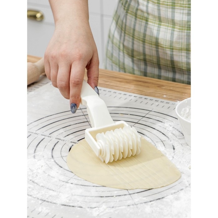 Валик для нарезки теста Доляна &laquo;Сетка&raquo;, 20&times;7&times;4,5 см, цвет белый