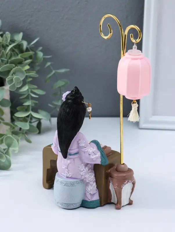 Сувенир полистоун свет "Девочка в кимоно играет на муз. инструменте" 3хAG3 6,5х11,5х21 см