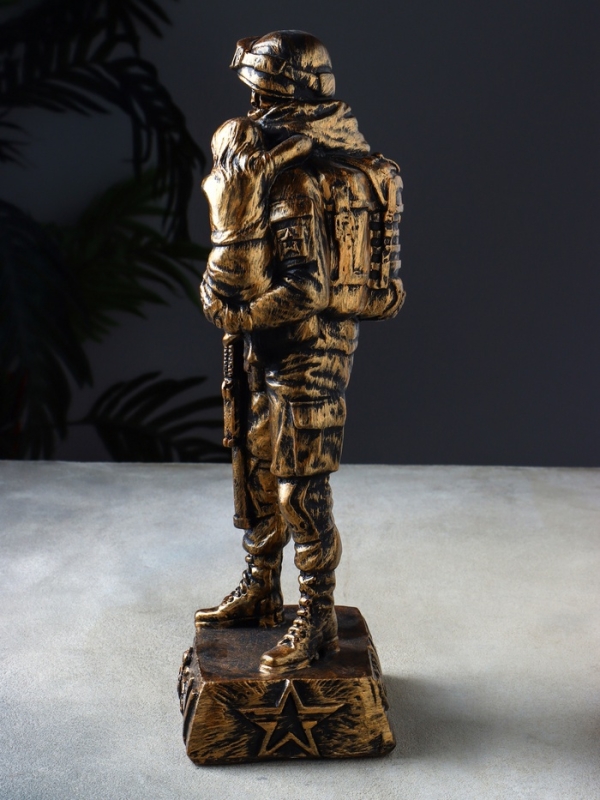 Фигура СВО "Солдат с ребенком на руках" 34х13х11 см