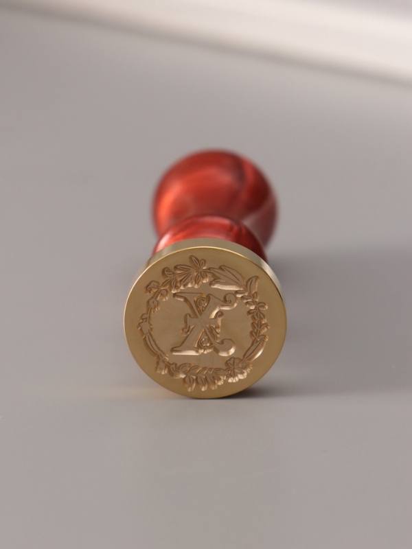 Печать для сургуча с пластиковой ручкой "Венок с буквой X" 2,5х2,5х6,3 см