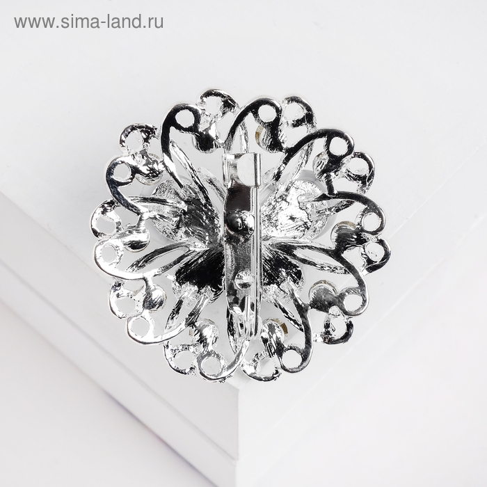 Брошь &laquo;Бабочка&raquo; на цветке, цвет бело-голубой в серебре